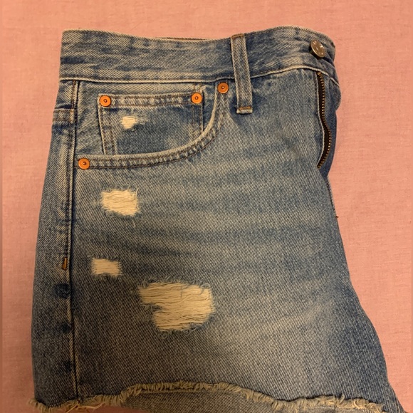 Madewell Relaxed Denim Shorts in Renfield Wash: Destructed Edition - Picture 2 of 5